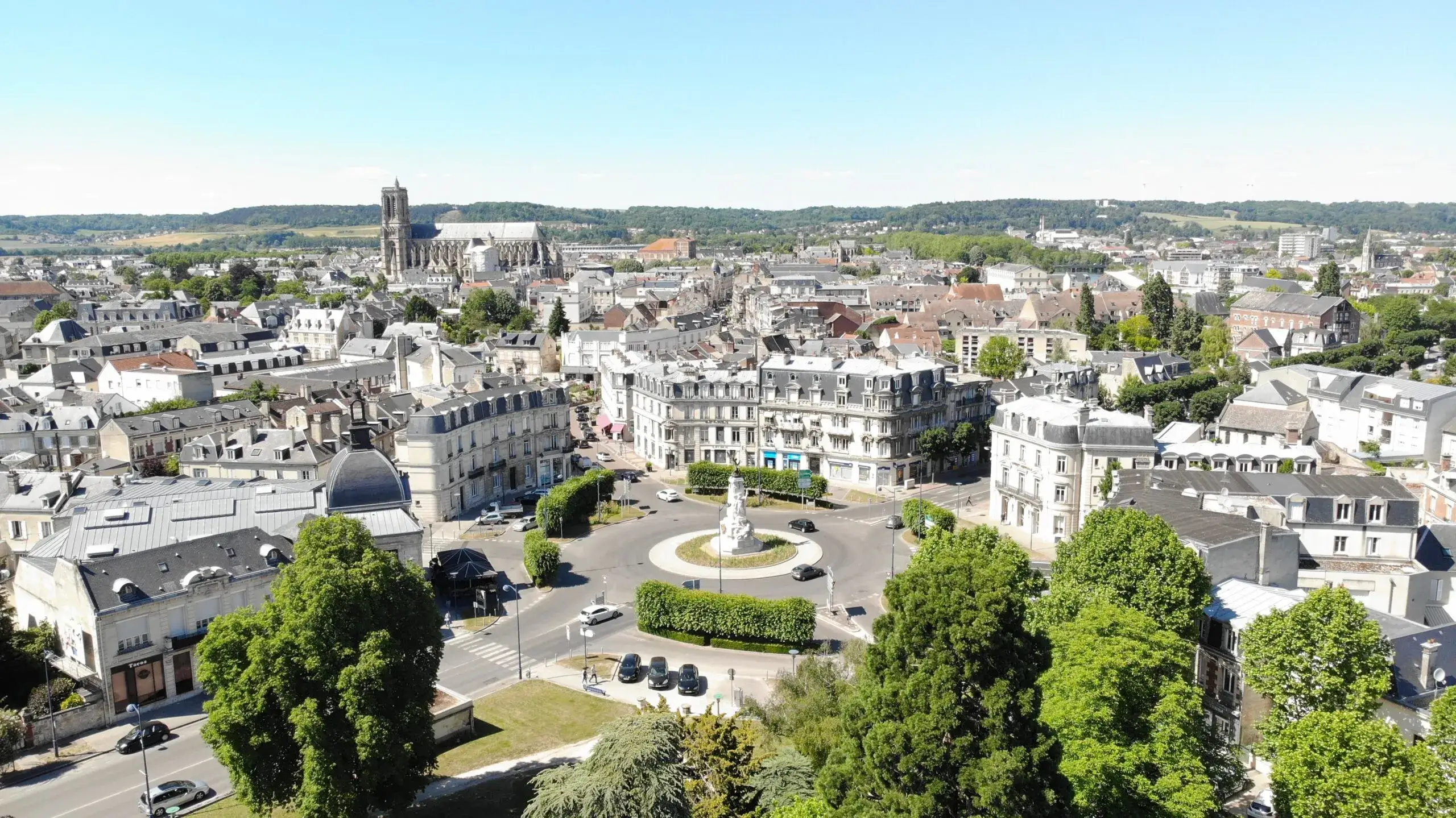 MF Master Formations est implanté à Soissons et propose des formations certifiantes pour développer les compétences en entreprise, et diplômantes pour les personnes en reconversion professionnelle.